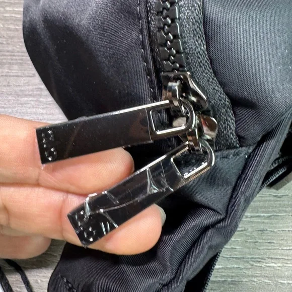 ❤️BNWT ALO Yoga Explorer Fanny- ❤️ - Picture 11 of 11